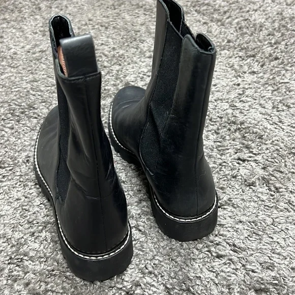 JCrew Gwen Chelsea Boots Booties Womens Black Lug Sole Leather Jaden preowned